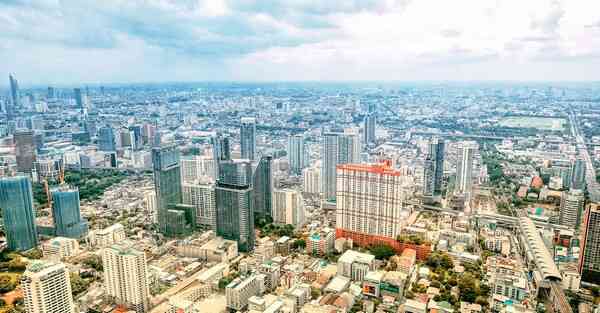 额头川字纹不在中间女人,印堂有川字纹女人命苦吗